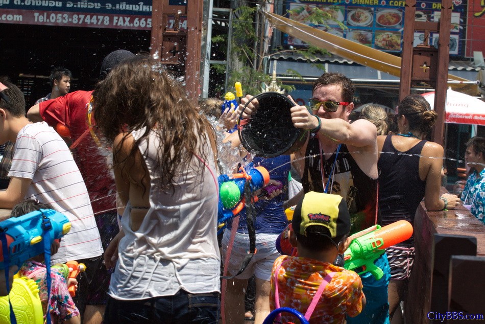 Chiangmai_Songkran_047.jpg