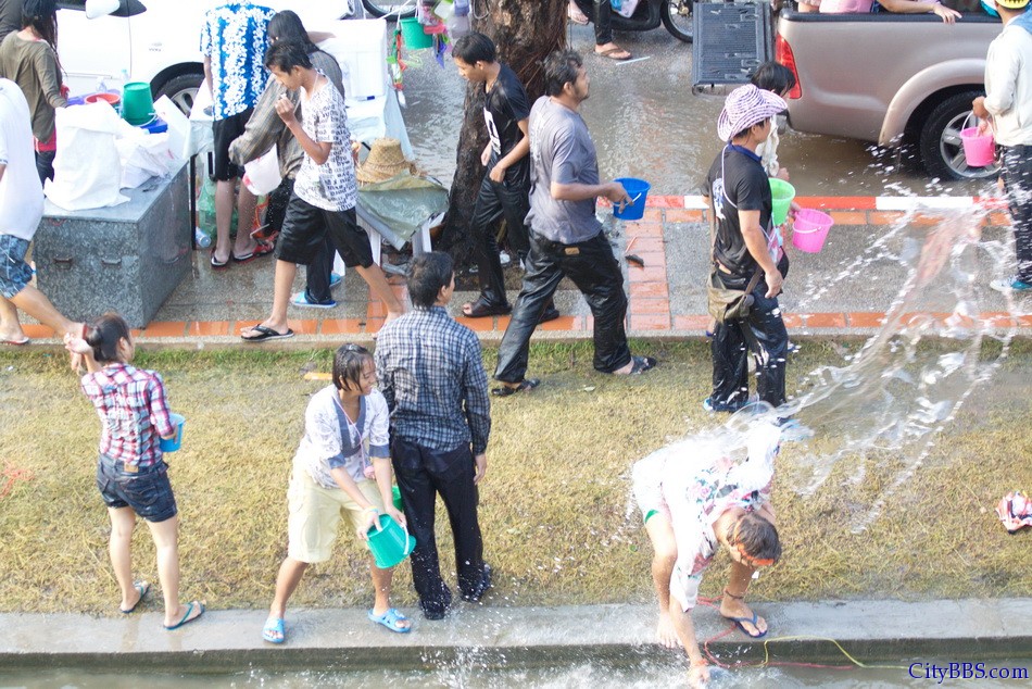 ChiangmaiSongkran2_057.jpg