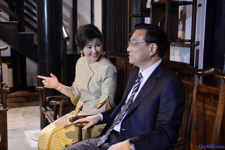 李克强在泰国总理英拉陪同下参观清迈国际园艺博览会