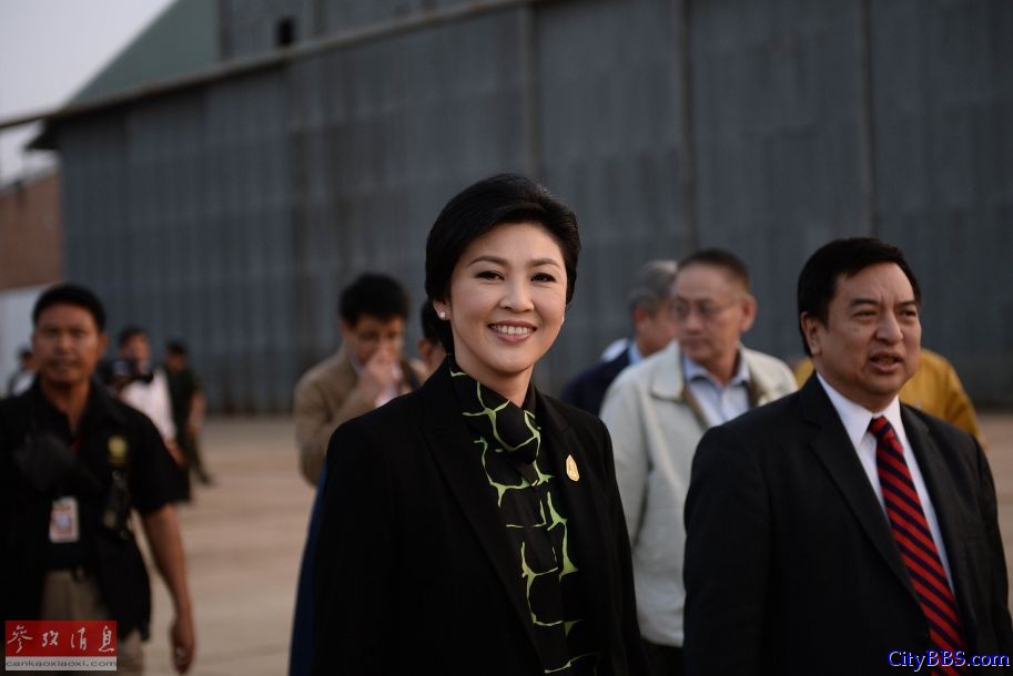 泰国看守内阁总理英拉抵清迈受支持者“热捧”