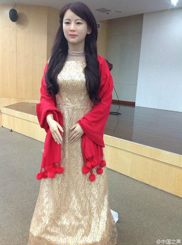 中国首台特有体验交互机器人 人美品格佳