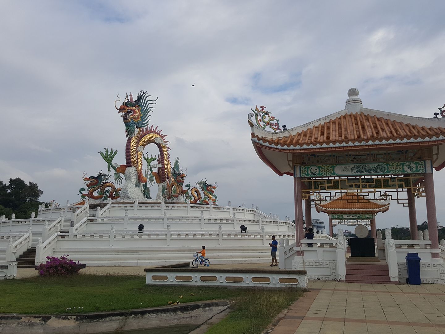北榄坡（那空沙旺）NakonSawan湖景公园
