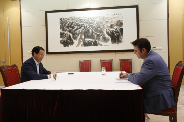 中国驻澳大利亚大使成竞业接受澳《金融评论报》政务记者采访