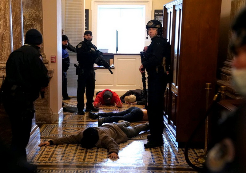 rioters9.jpg