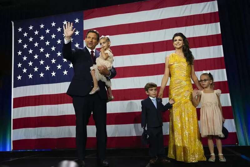共和党籍的佛罗里达州州长德桑蒂斯