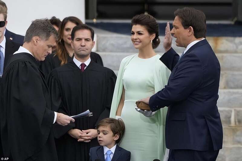 凯西·德桑蒂斯（Casey DeSantis）实在是太耀眼了，带给了人们惊喜