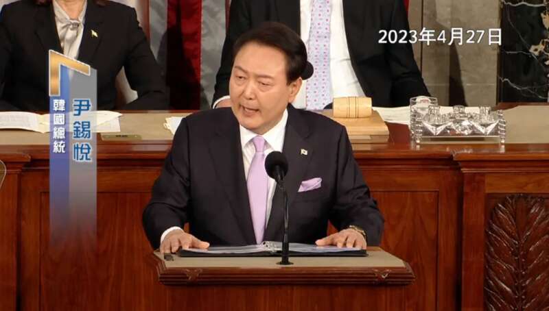 他来到美国国会用英文发表时长40分钟的联席演说