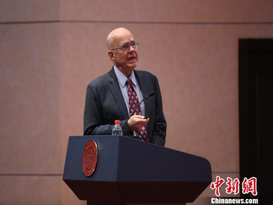 美国化学家卡尔·巴里·夏普莱斯