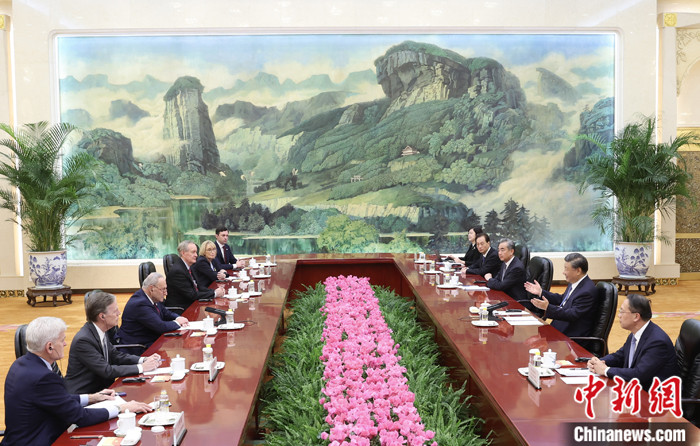 中国国家主席习近平在北京人民大会堂会见美国国会参议院多数党领袖舒默率领的美国国会参议院两党代表团 ...