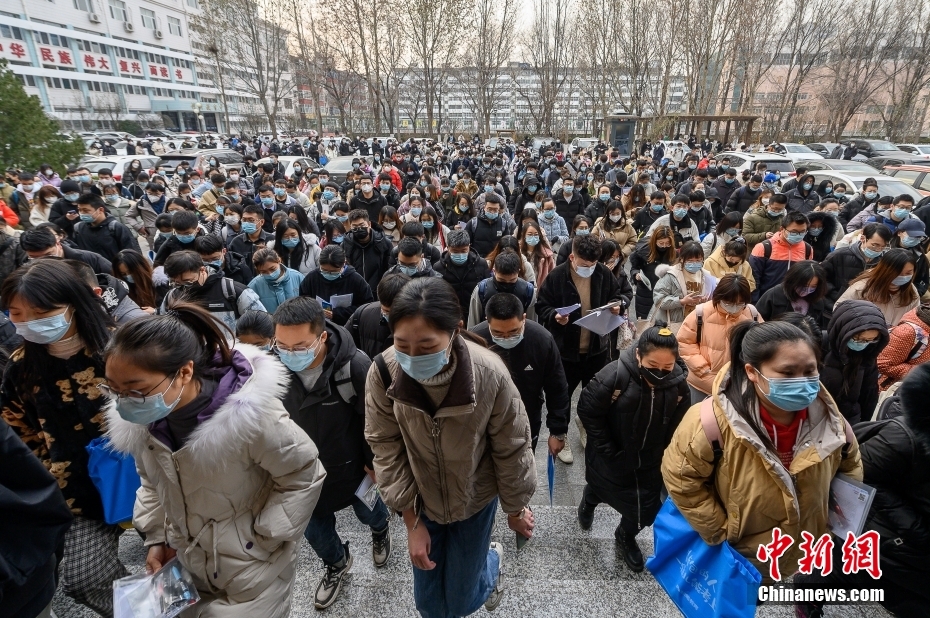 山西省太原市，考生步入考场