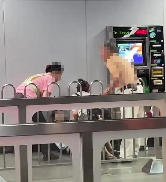 上海地铁发生持刀伤人致3人受伤