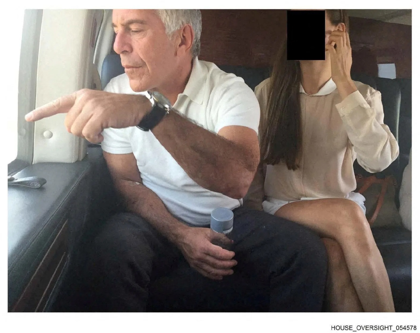 调查显示，爱泼斯坦经常与不同的年轻女性同行，其中一些人后来指称遭到他性剥削 ...